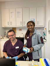 Banice Feth mit Wohnbereichsleitung